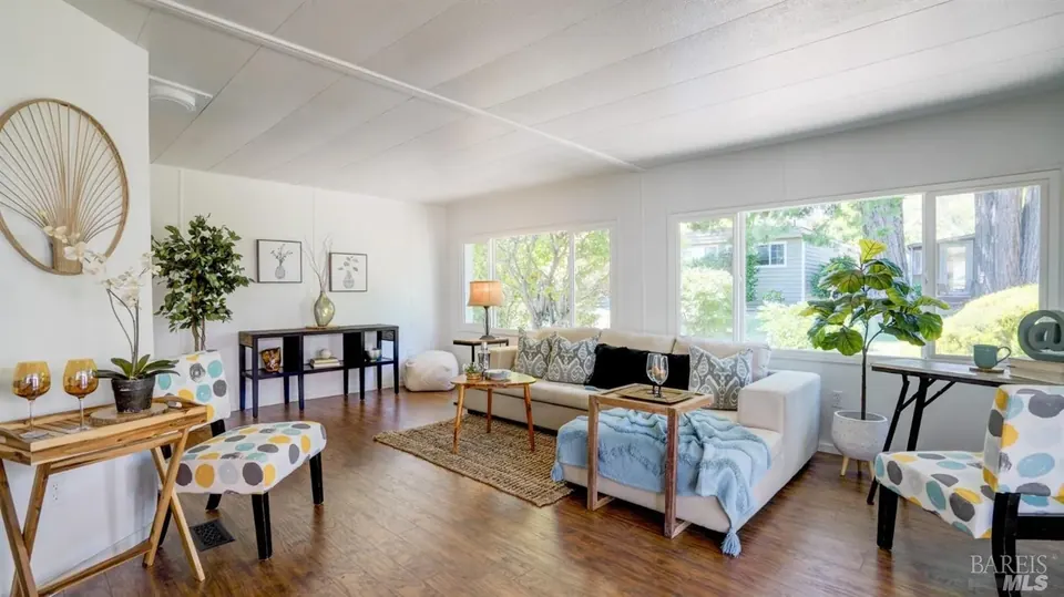 109 Ensenada Dr, Novato