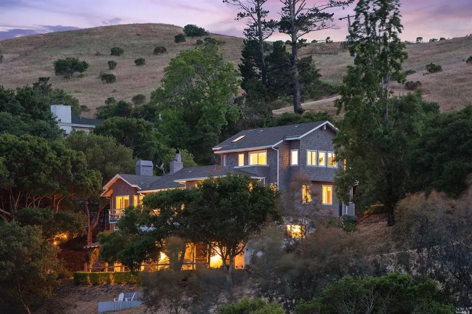 100 W Oak Knoll Dr, San Anselmo