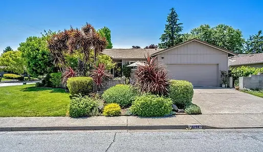 20704 Meadow Dr, Sonoma