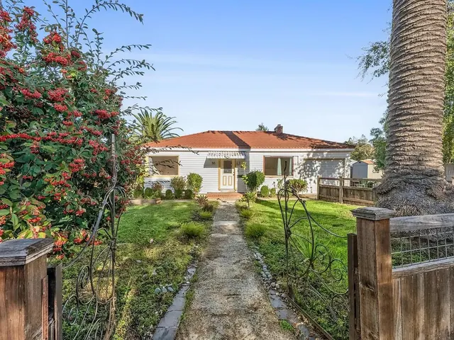 50 Meadow Dr, San Rafael