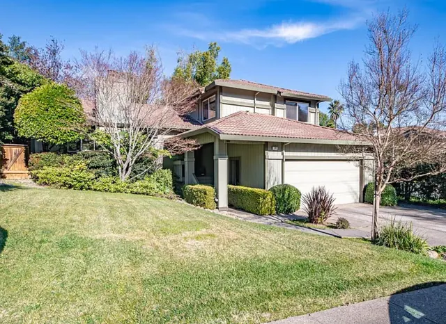 20 Carob Way, Novato